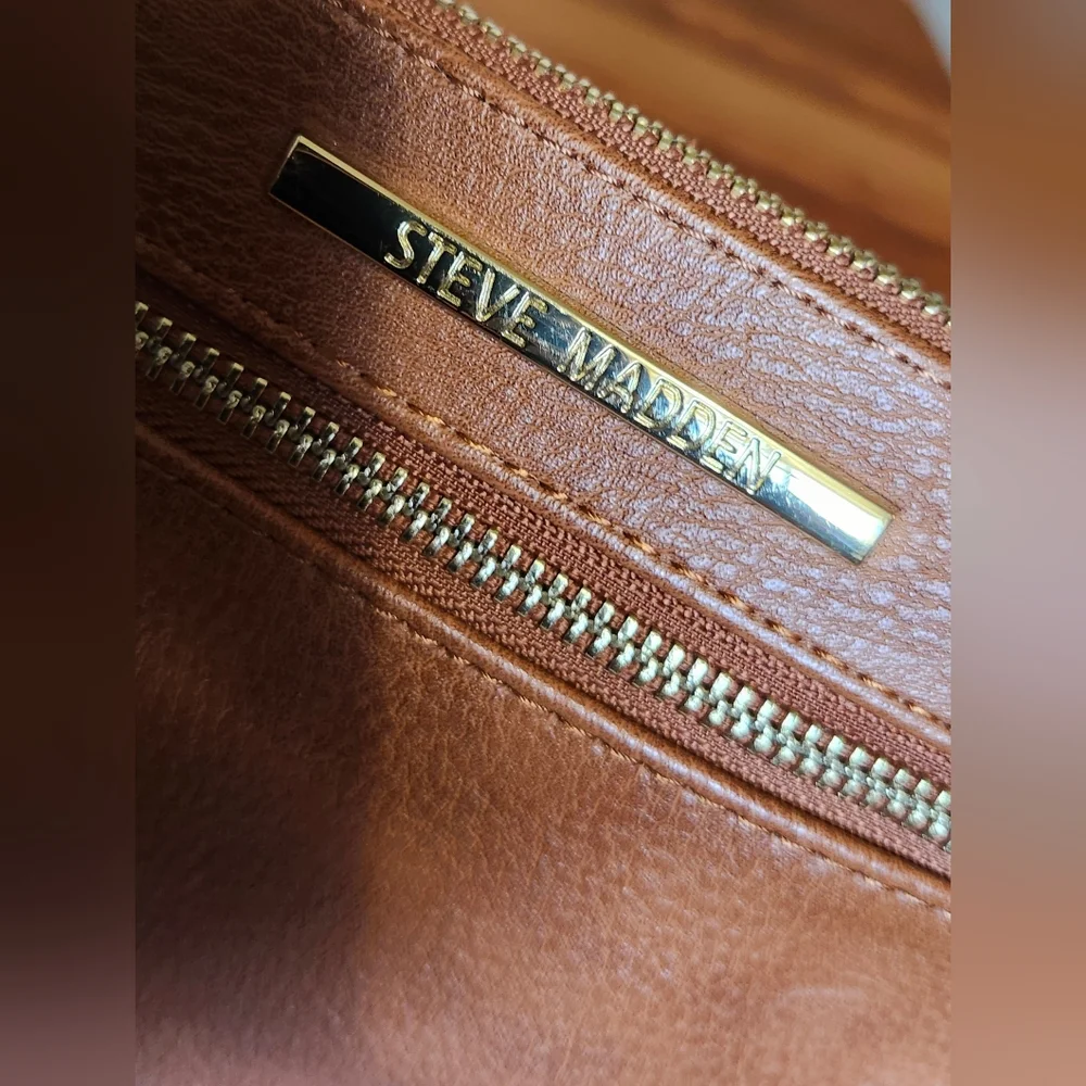 Nwot, Steve Madden Cognac Wristlet Clutch with Gold Hardware. Price Is Firm - Picture 6 of 12